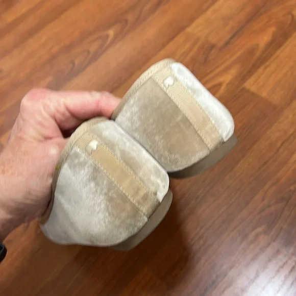 Birdies Size 7.5 Goldfinch Flats in Champagne Velvet Bow Detail Classic - Picture 8 of 9